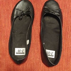 M&E black synthetic flats size 8